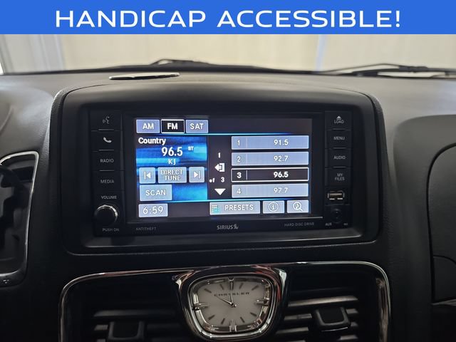 Used 2013 Chrysler Town & Country Touring FWD image 18