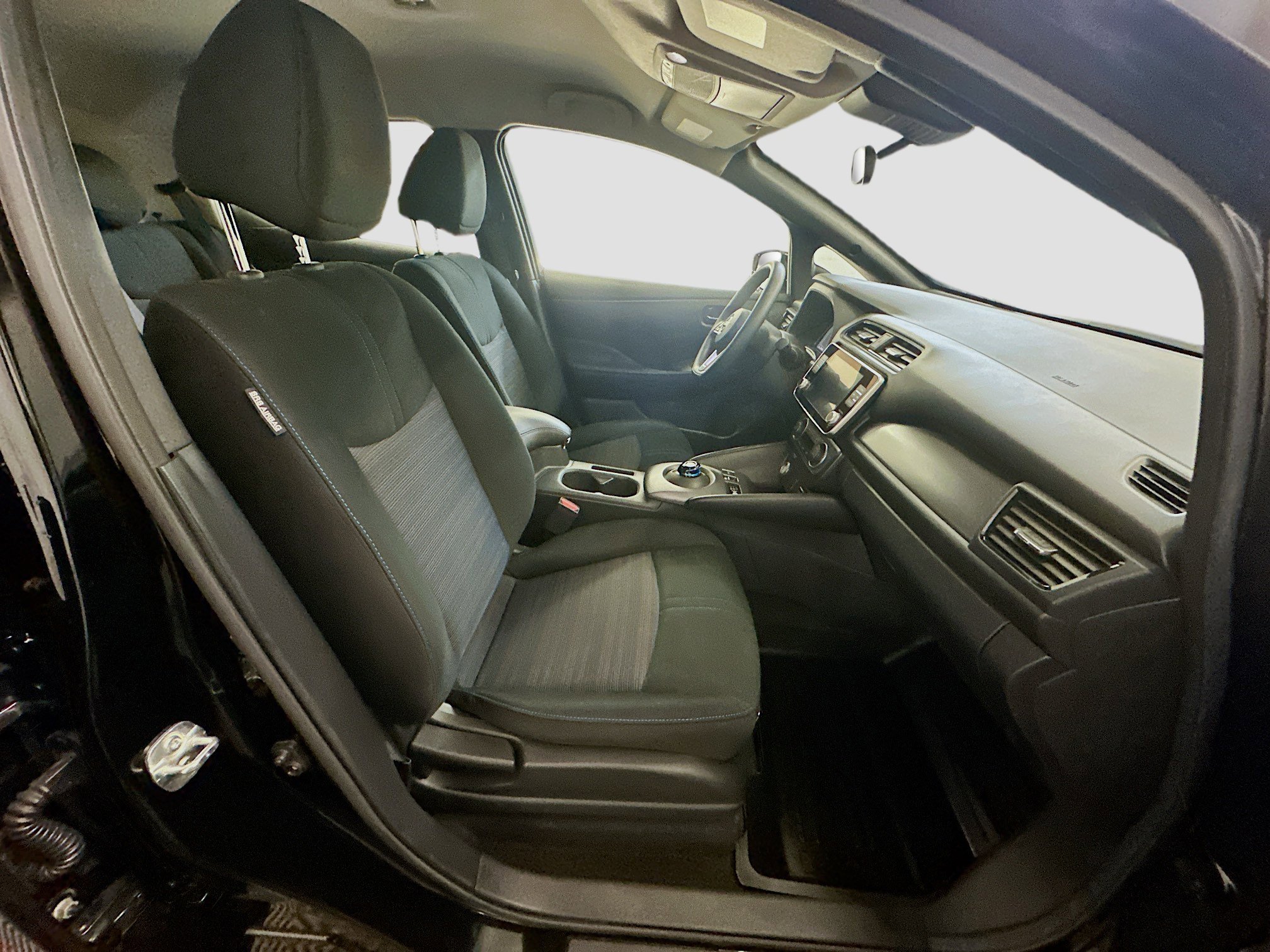 Used 2025 Nissan Leaf S FWD image 31