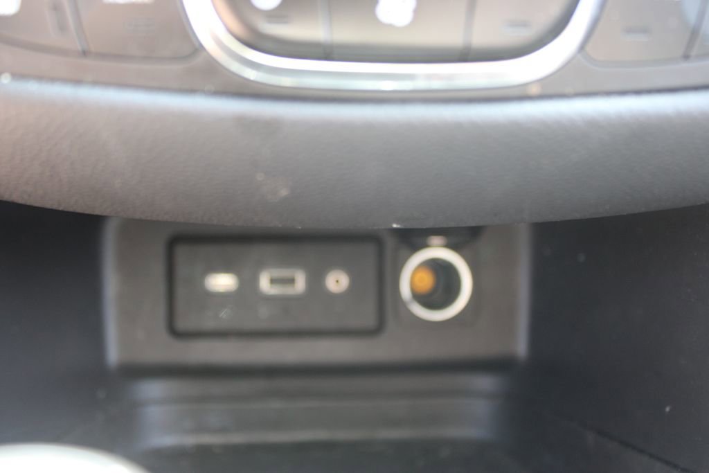 Used 2021 Chevrolet Equinox LT image 24