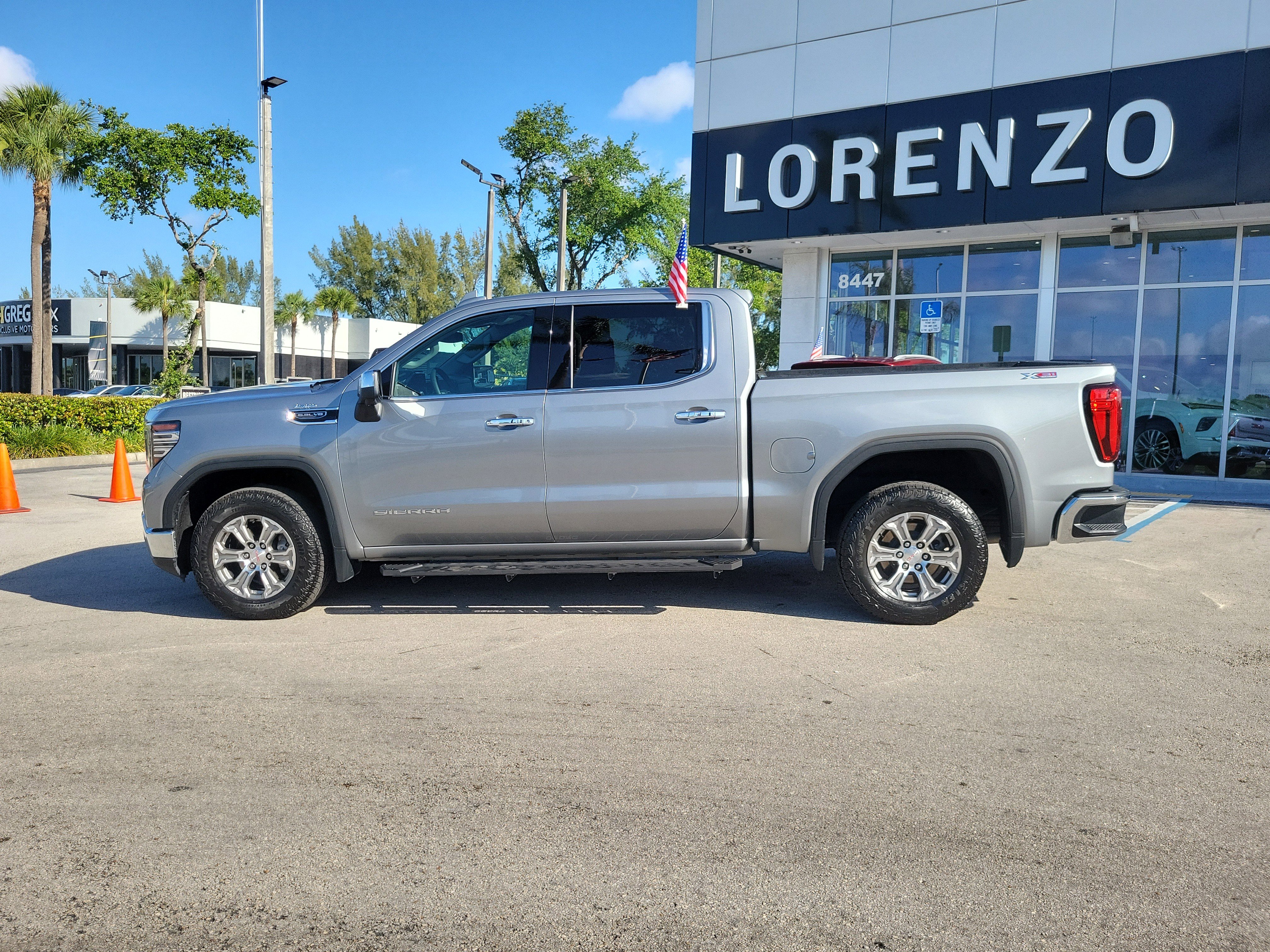 Used 2024 GMC Sierra 1500 SLT w/ X31 Off-Road Package AWD/4WD image 8