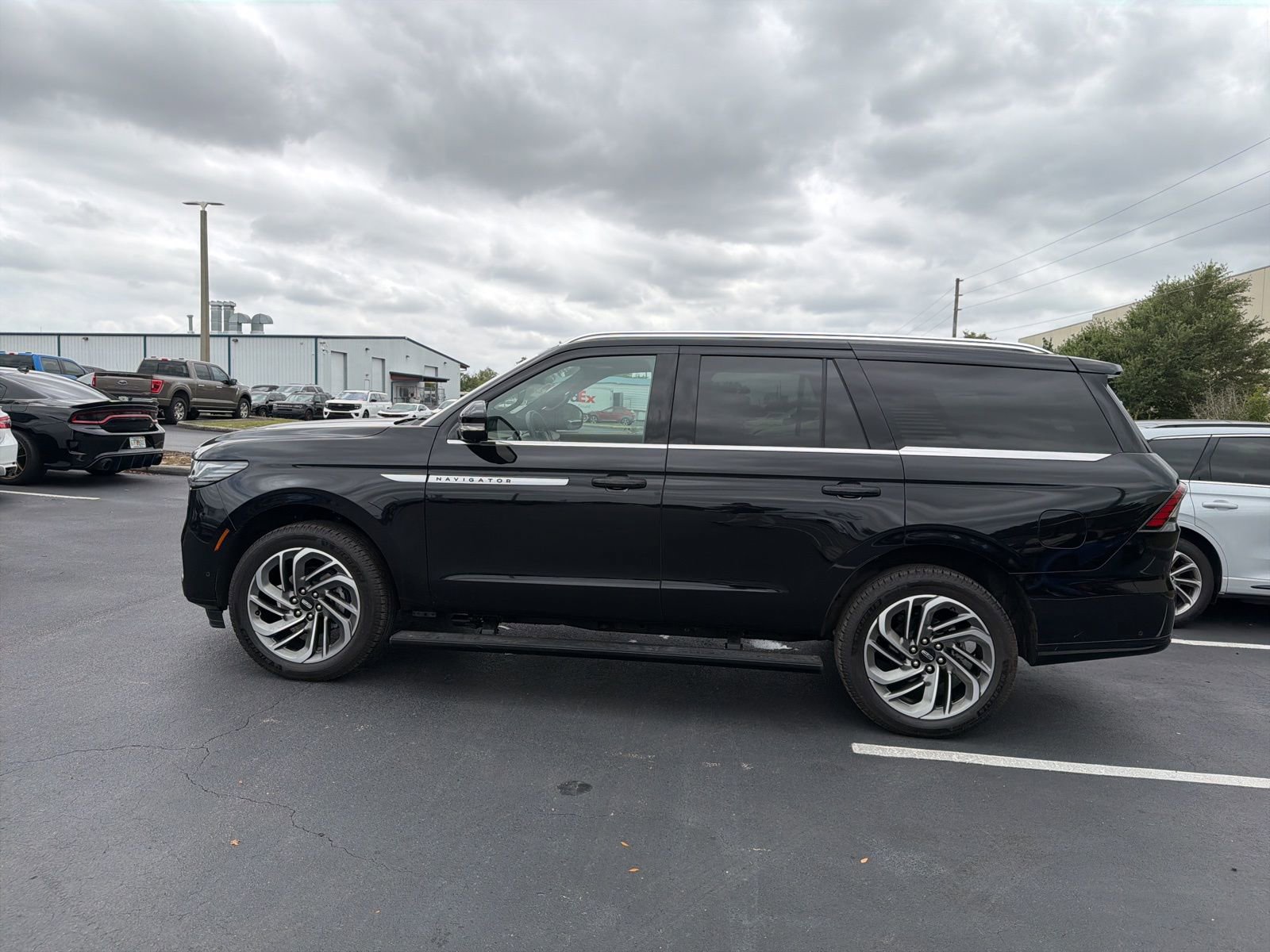 Used 2025 Lincoln Navigator Reserve AWD/4WD image 10