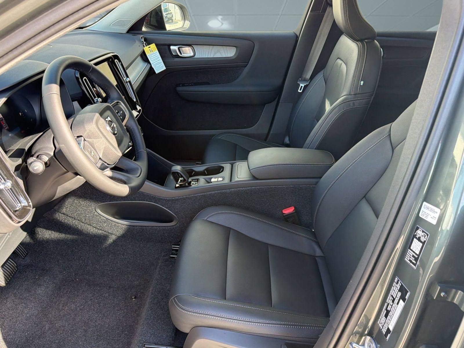 New 2026 Volvo XC40 B4 Core w/ Climate Package FWD image 5