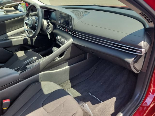 Certified 2025 Hyundai Elantra SE FWD image 27