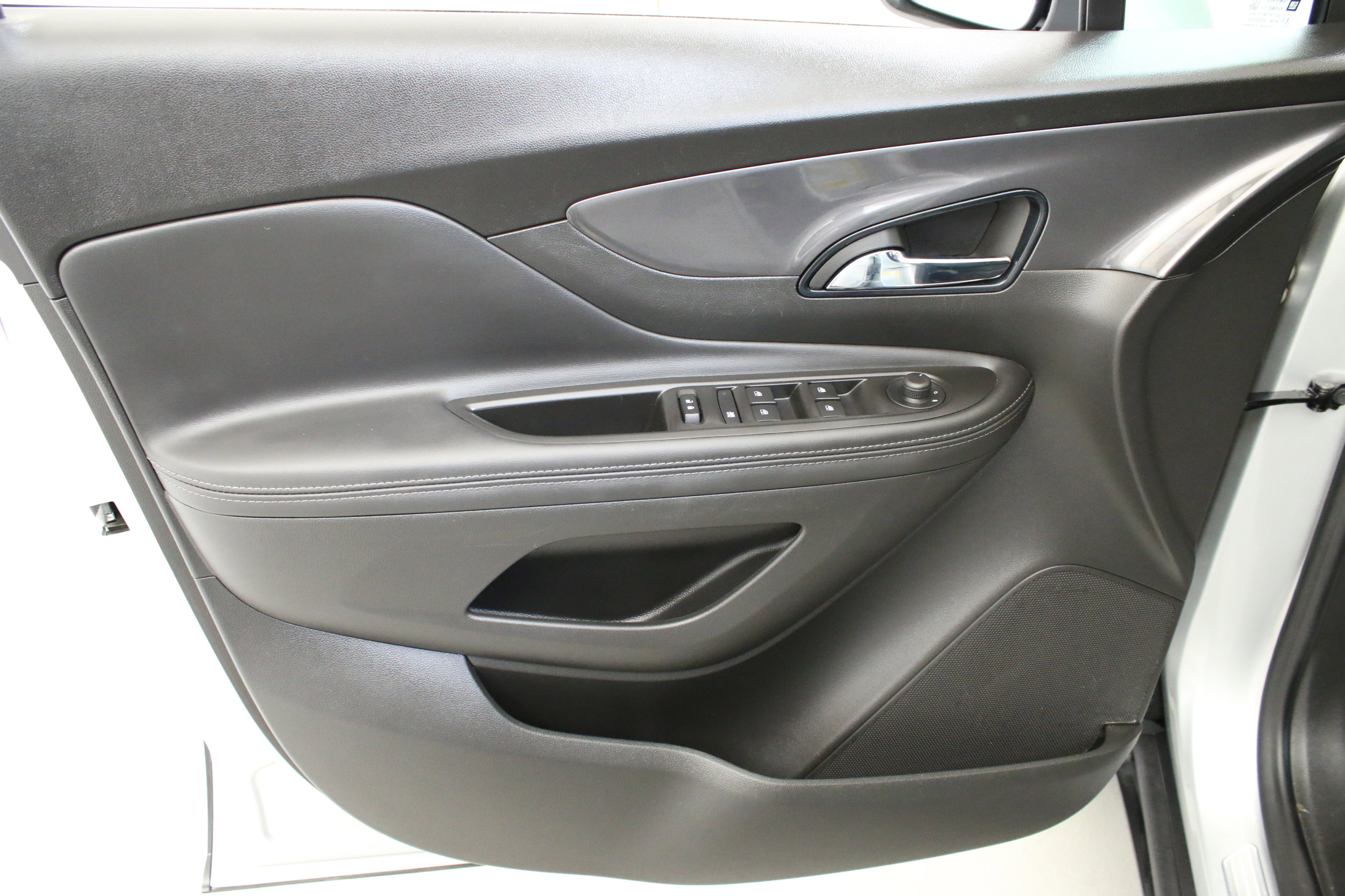 Used 2022 Buick Encore Preferred w/ Safety Package AWD/4WD image 13