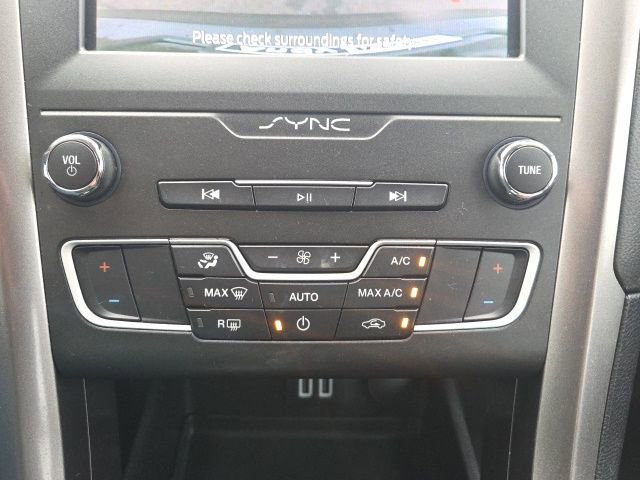 Used 2020 Ford Fusion SE image 30