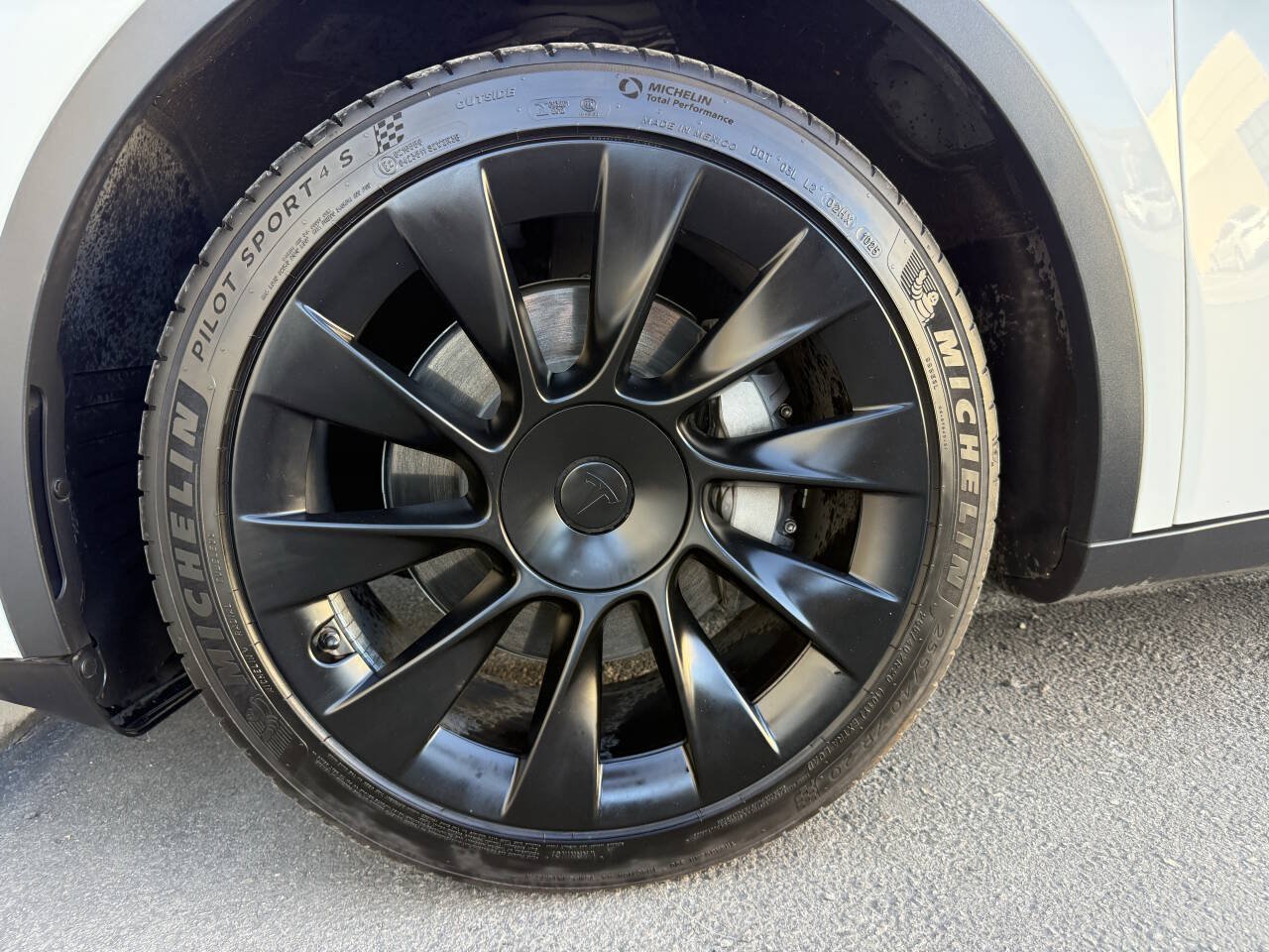 Used 2023 Tesla Model Y Long Range AWD/4WD image 33