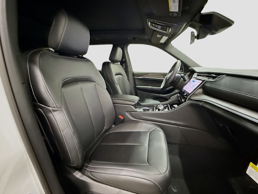 New 2025 Jeep Grand Cherokee L Limited w/ Black Appearance Package image 15