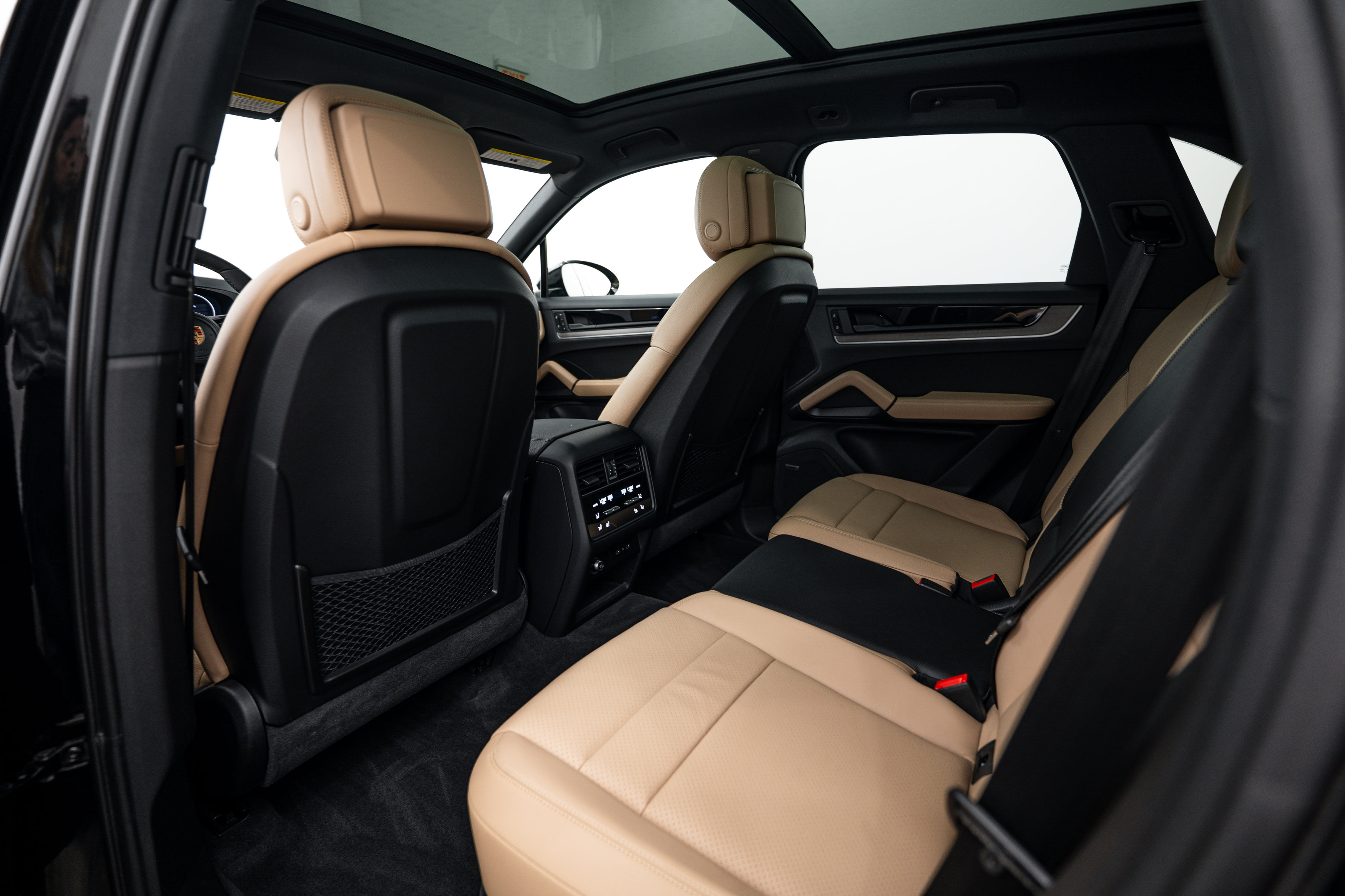 Certified 2026 Porsche Cayenne AWD/4WD image 18