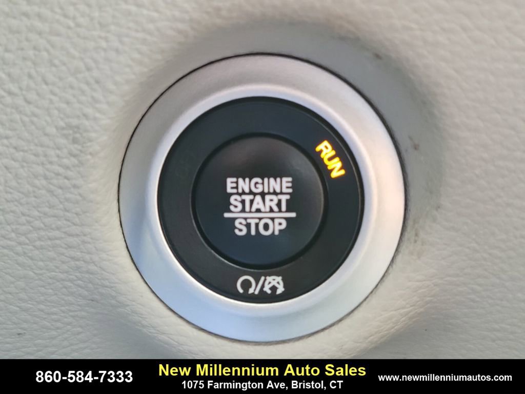 Used 2022 Chrysler Pacifica Limited image 24