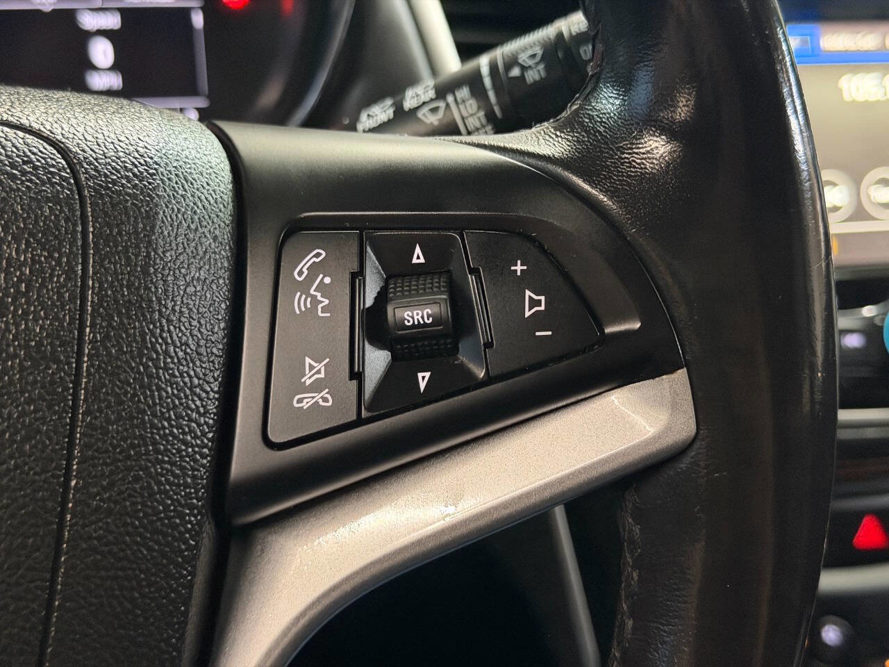 Used 2019 Chevrolet Trax LT w/ Sun & Sound Package AWD/4WD image 33