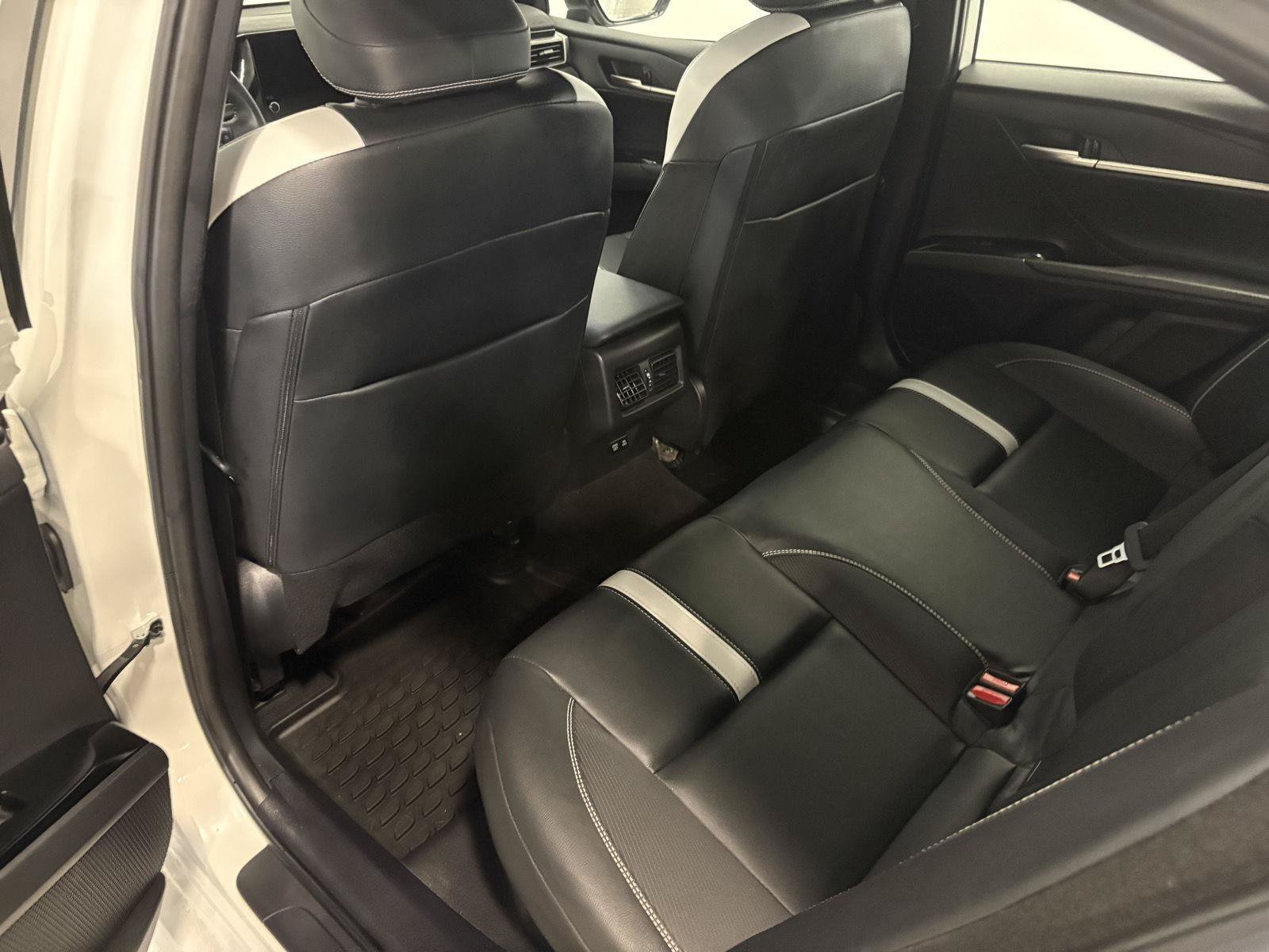 Used 2025 Toyota Camry SE FWD image 33