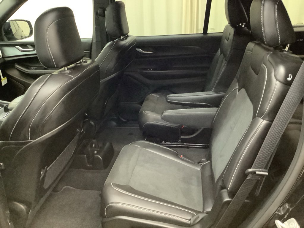 New 2025 Jeep Grand Cherokee L Altitude image 28