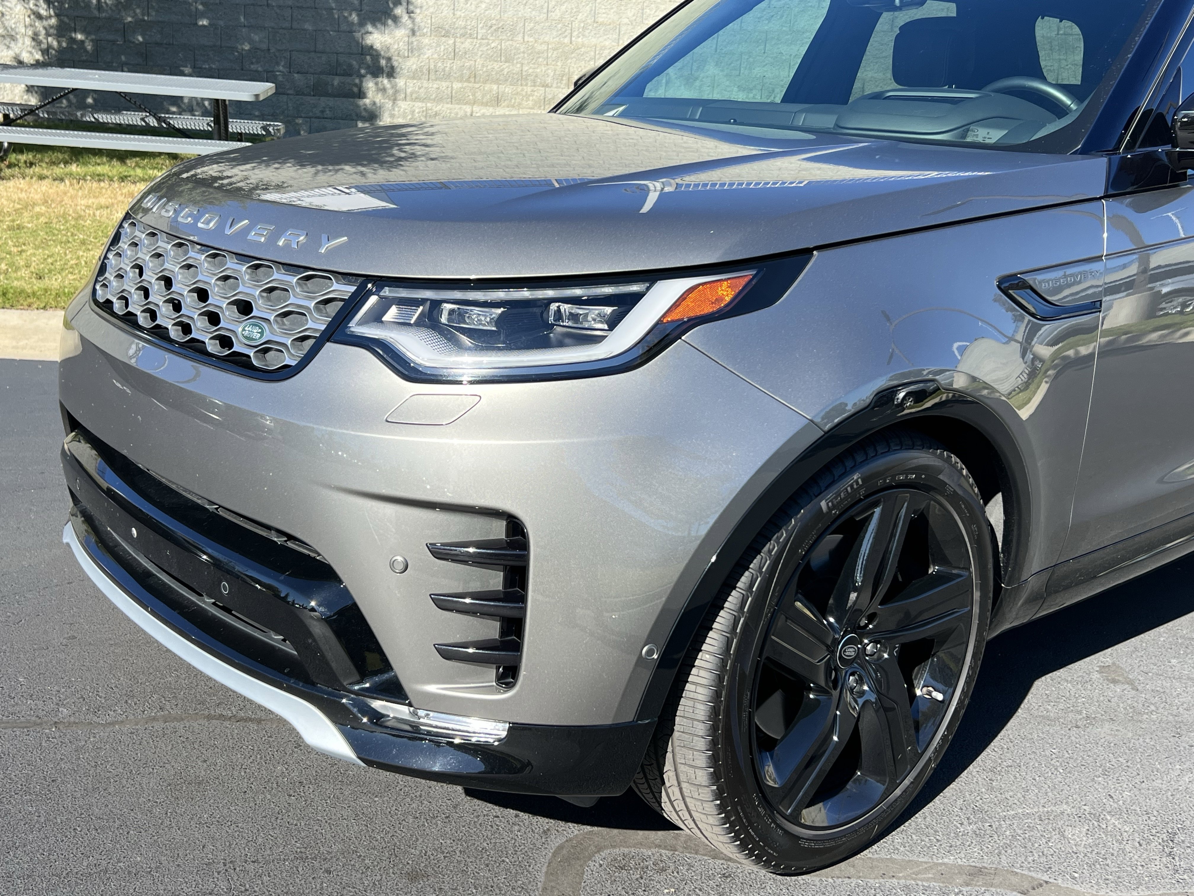 Used 2024 Land Rover Discovery Metropolitan Edition image 10
