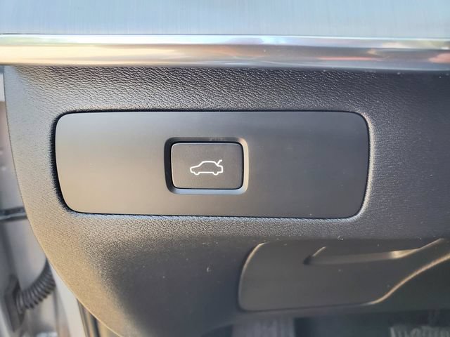 Certified 2023 Volvo XC90 B5 Core w/ Protection Package Premier AWD/4WD image 18