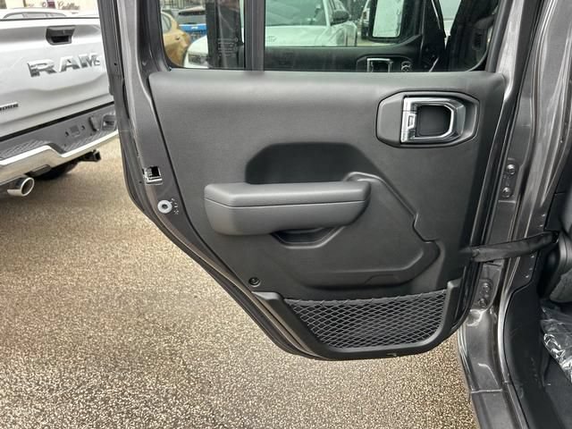 New 2025 Jeep Gladiator Sport AWD/4WD image 13