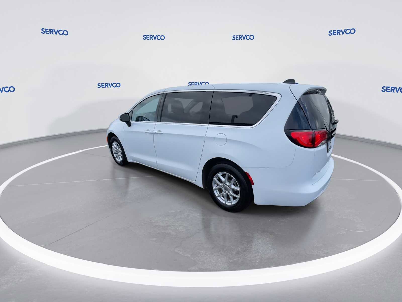 Used 2022 Chrysler Voyager LX image 6