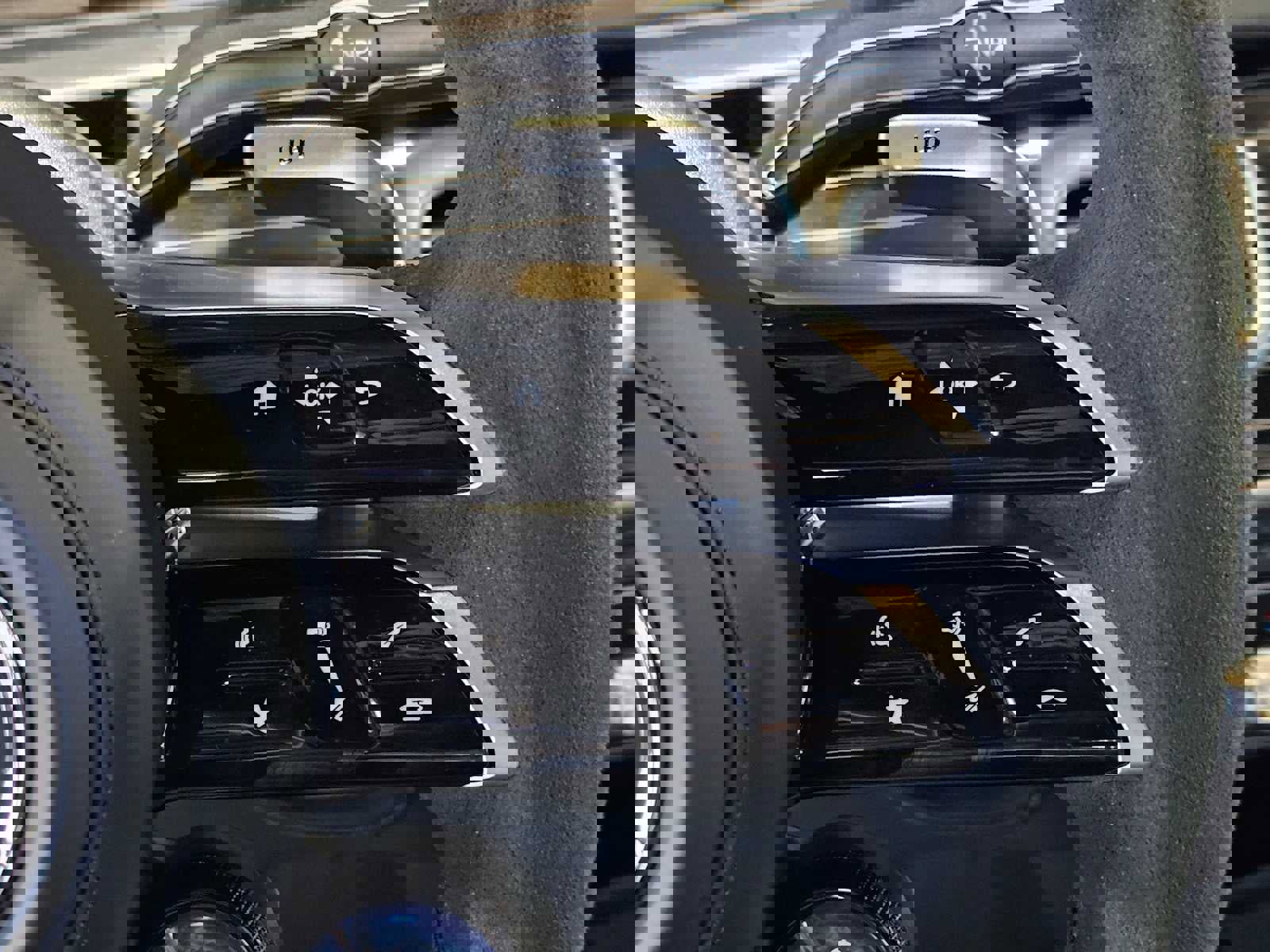 Used 2025 Mercedes-Benz GLS 63 AMG 4MATIC image 27