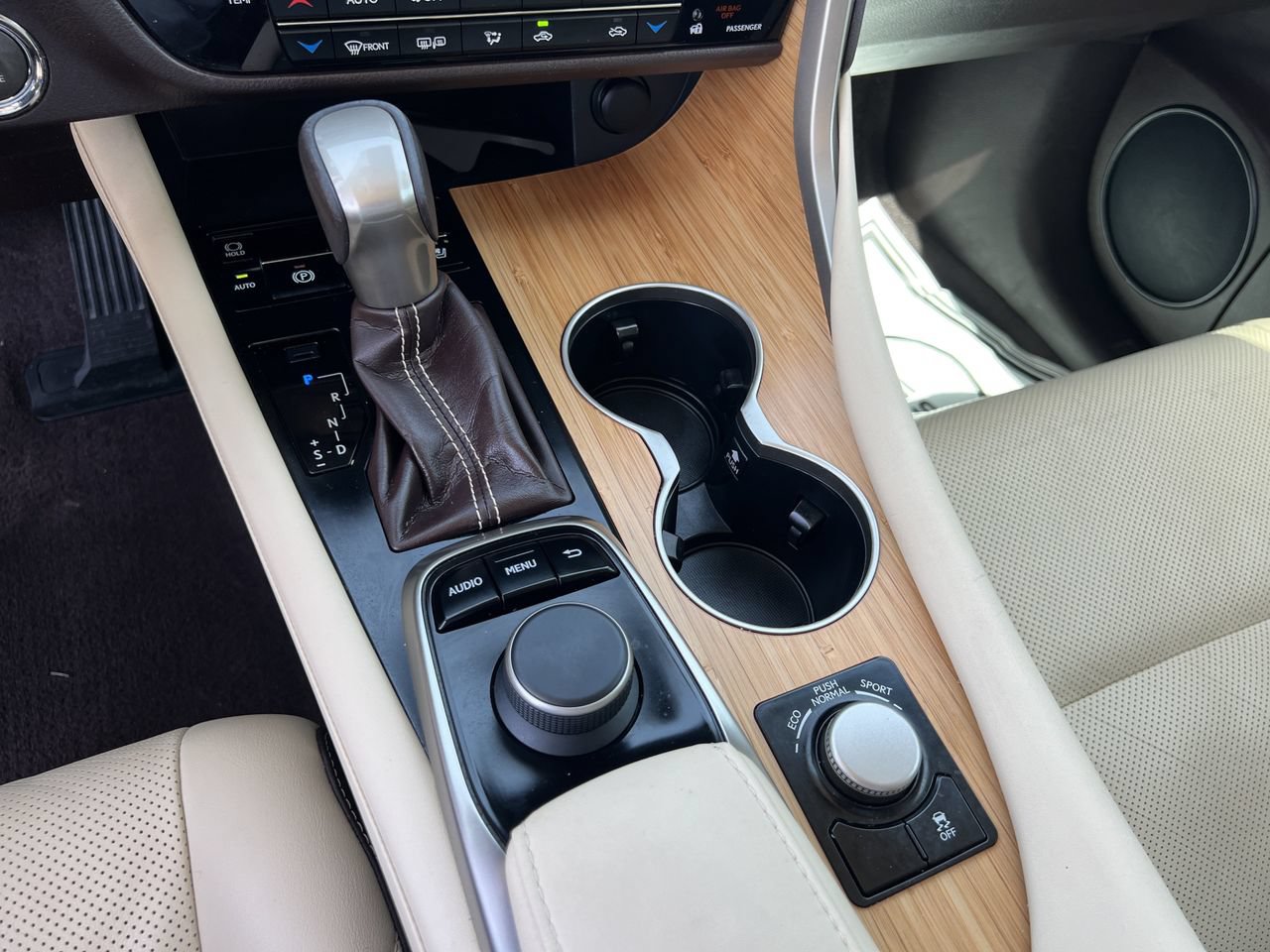 Used 2019 Lexus RX 350L FWD w/ Premium Package image 17