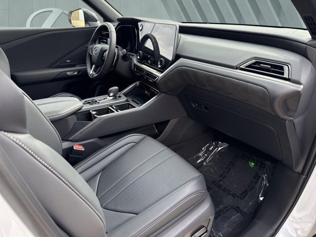 Certified 2026 Lexus TX 500h AWD w/ Technology Package image 25