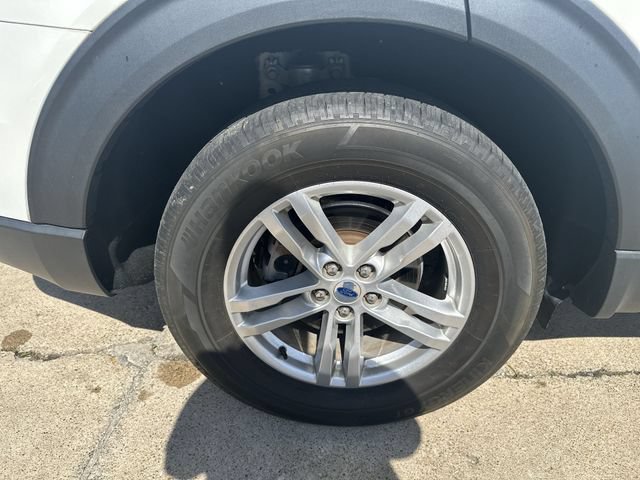 Used 2023 Ford Explorer XLT AWD/4WD image 45