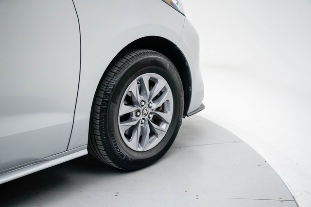 Used 2021 Toyota Sienna LE image 11