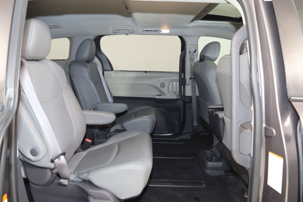 Used 2021 Toyota Sienna XLE FWD image 14