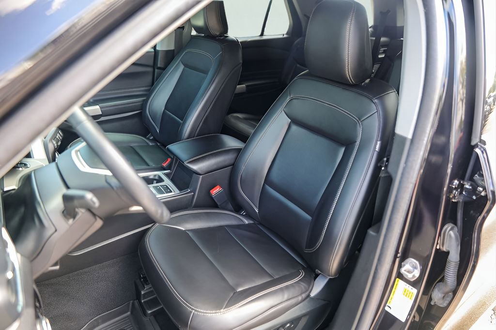 Used 2023 Ford Explorer XLT w/ Equipment Group 202A image 10