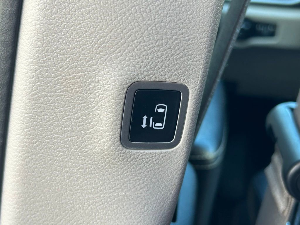 Used 2022 Chrysler Pacifica Touring-L image 60