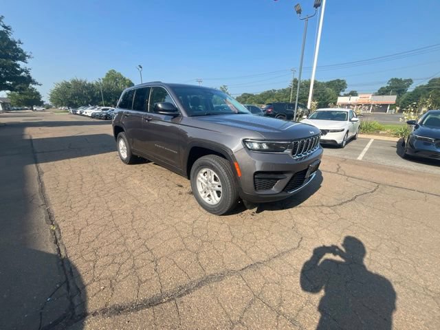Used 2023 Jeep Grand Cherokee Laredo AWD/4WD image 25