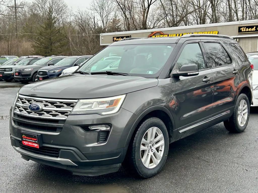 Used 2018 Ford Explorer XLT w/ Equipment Group 202A AWD/4WD image 4