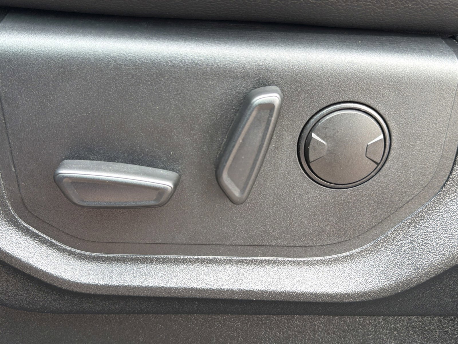 Used 2020 Ford F150 Lariat w/ Equipment Group 502A Luxury image 20