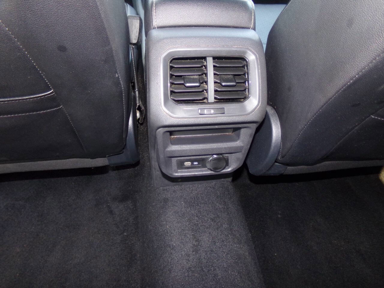 Used 2021 Volkswagen Tiguan SE image 18