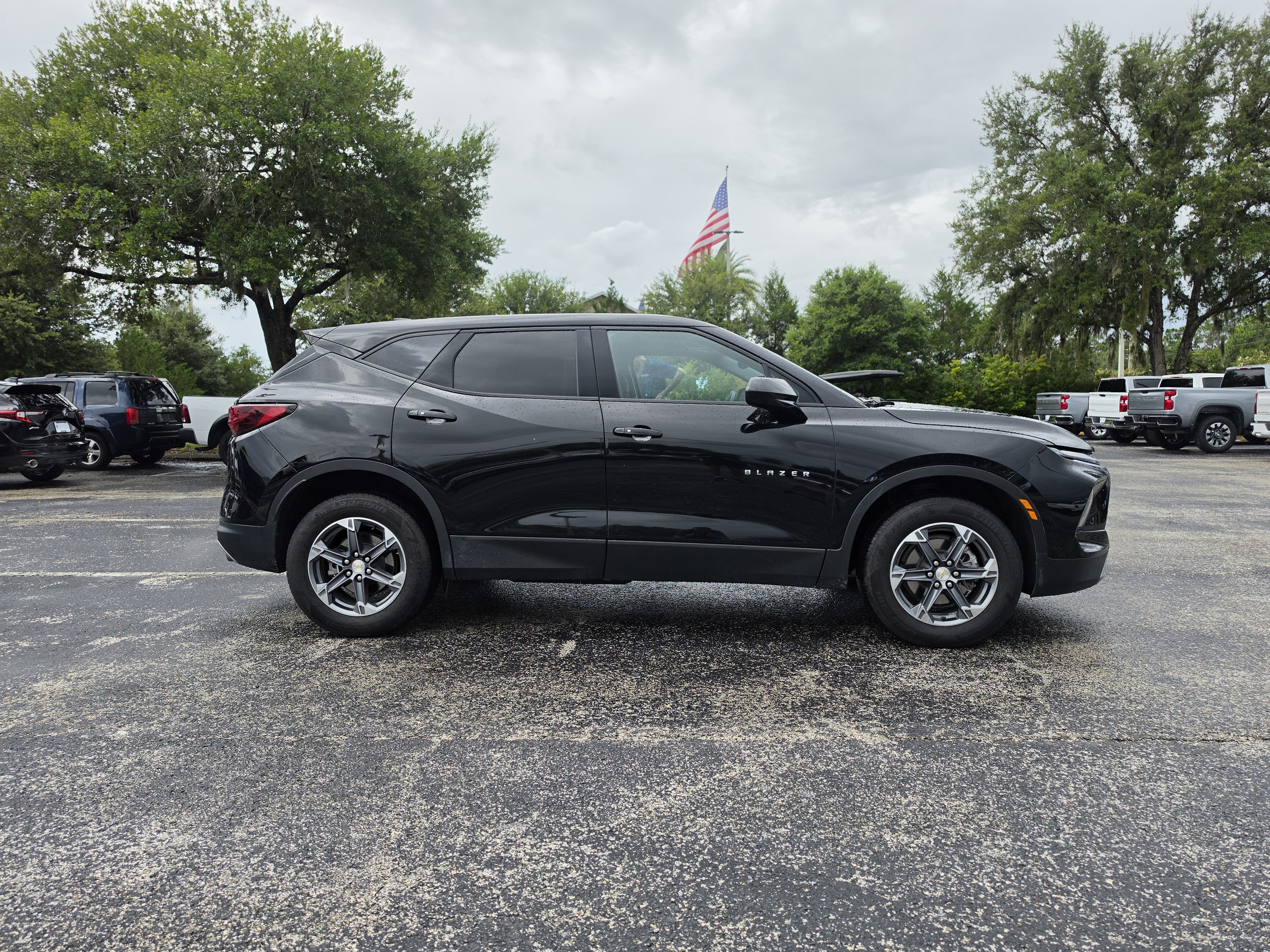 Used 2025 Chevrolet Blazer LT FWD image 3