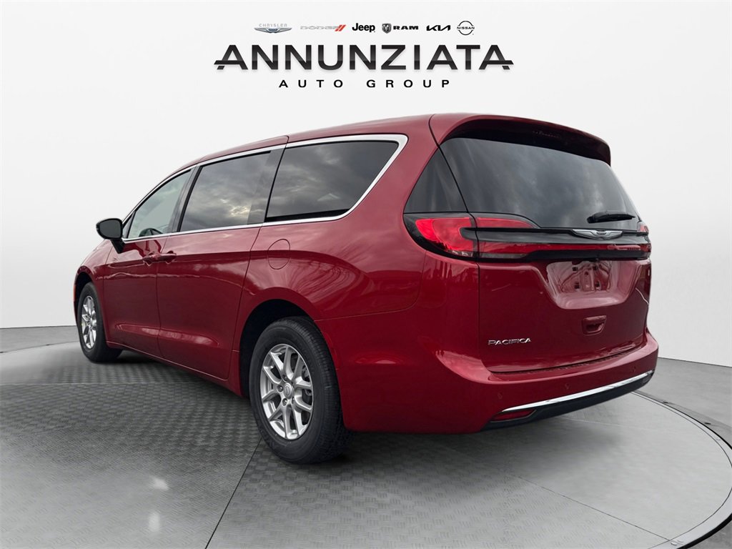 New 2026 Chrysler Pacifica Select image 3