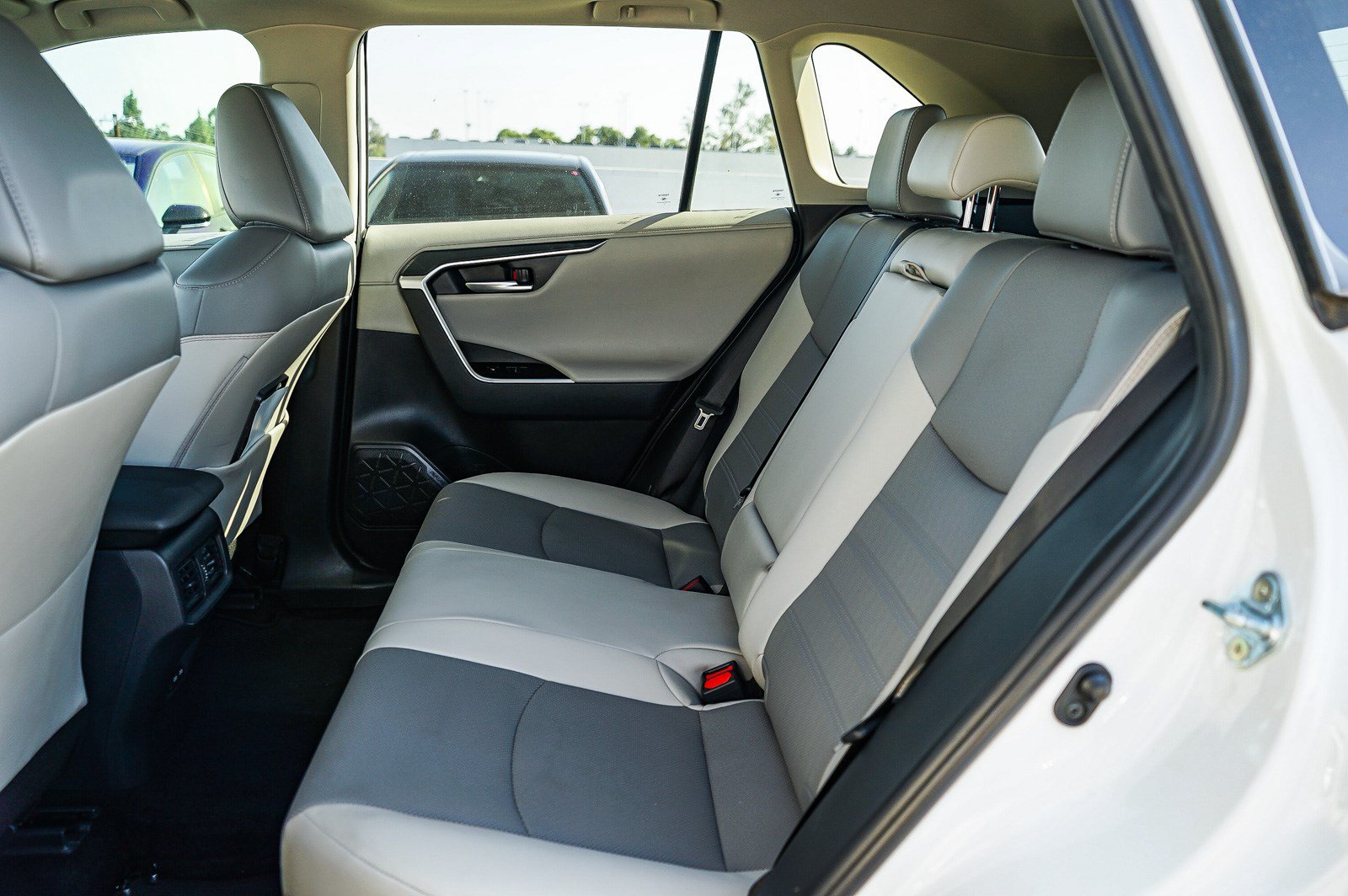 Used 2025 Toyota RAV4 Limited w/ Advanced Technology Package FWD image 19