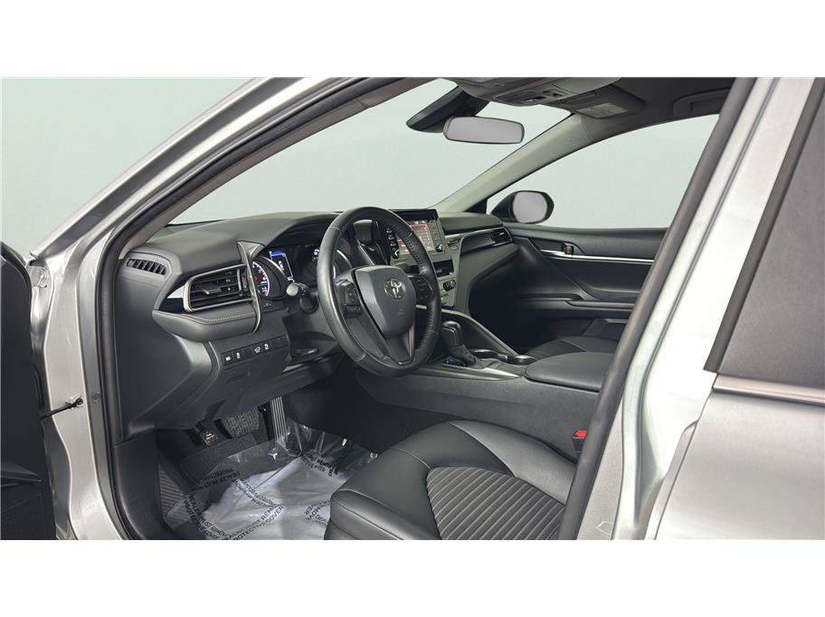 Used 2022 Toyota Camry SE w/ Carpet Mat Package (TMS) FWD image 9