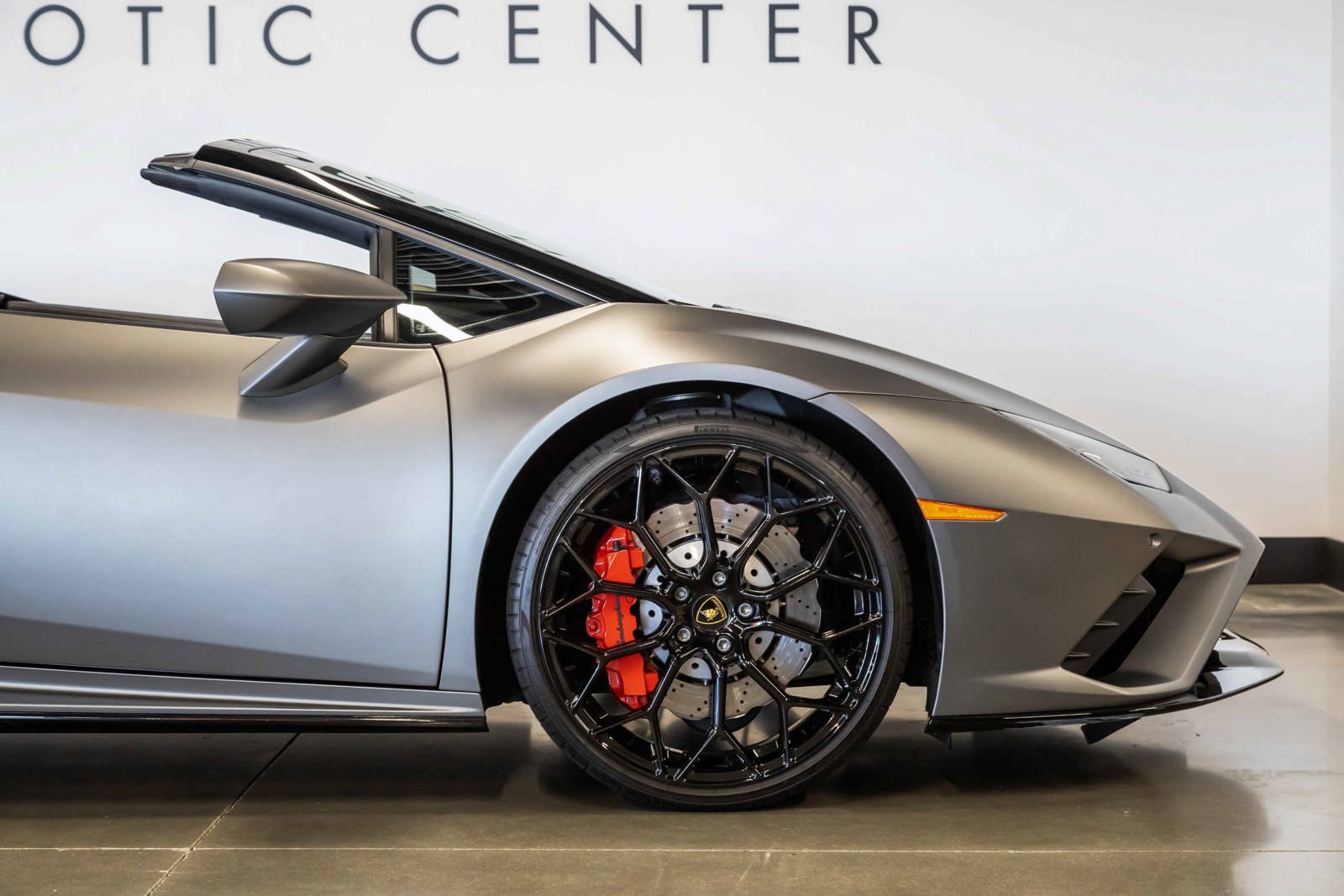 Used 2021 Lamborghini Huracan EVO RWD image 17