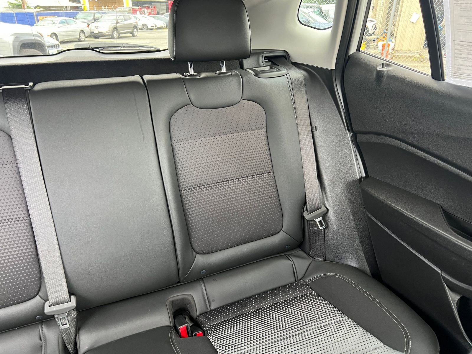 Used 2025 Chevrolet Trax LT FWD image 36