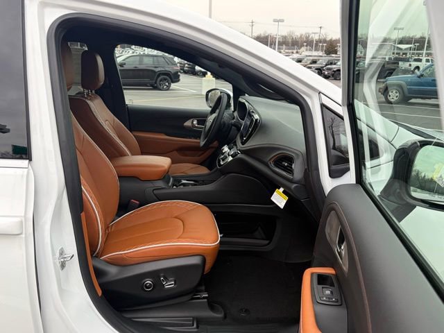 New 2026 Chrysler Pacifica Pinnacle AWD/4WD image 30