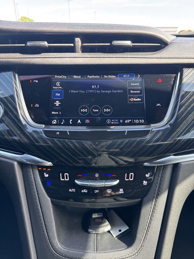 Used 2024 Cadillac XT6 Premium Luxury FWD image 16