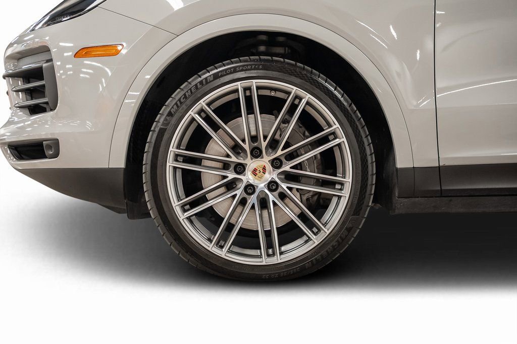Used 2023 Porsche Cayenne Platinum Edition AWD/4WD image 17