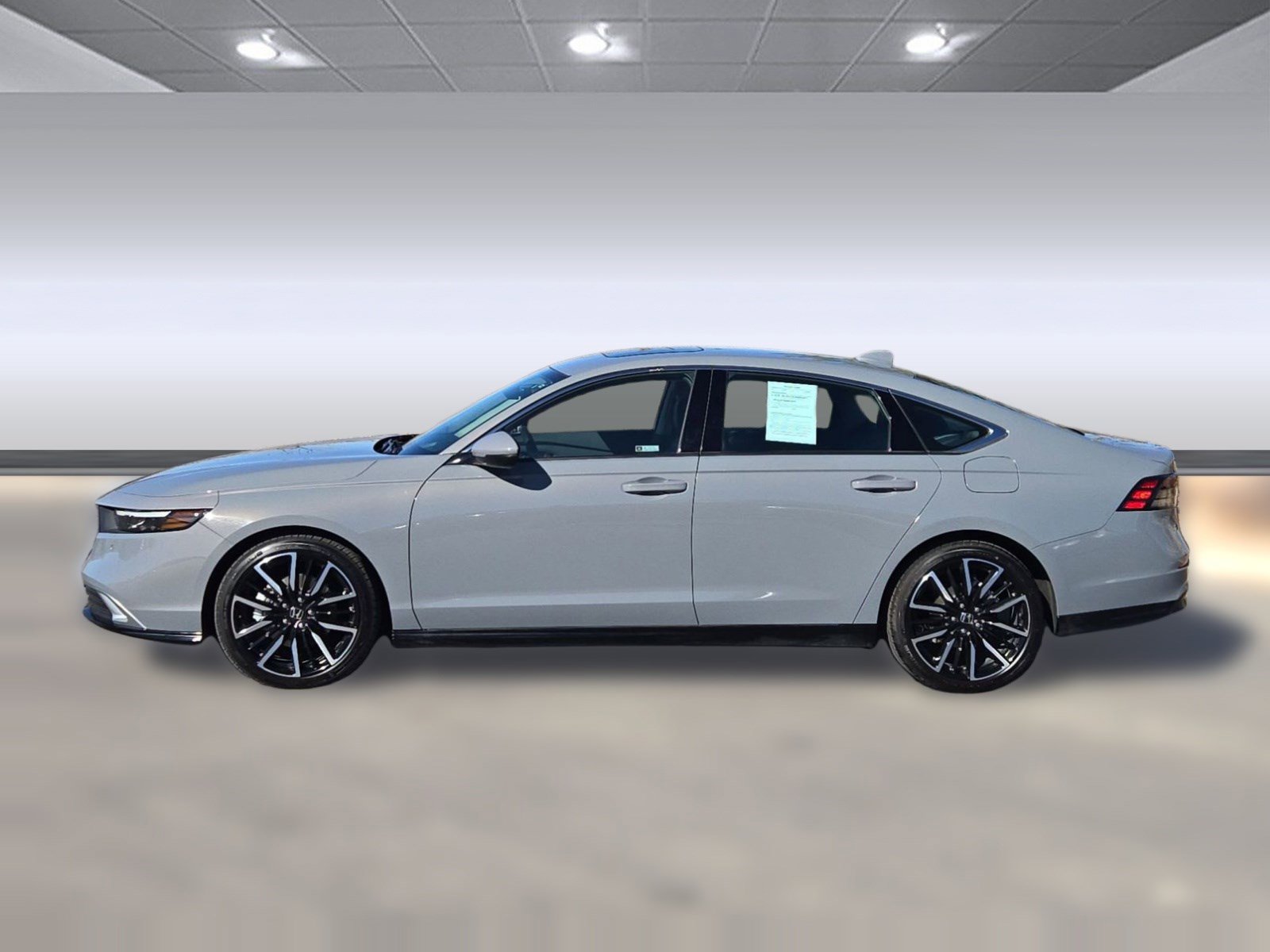 Used 2025 Honda Accord Touring image 2