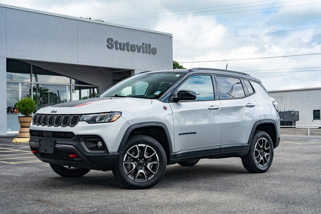 Certified 2025 Jeep Compass Trailhawk AWD/4WD image 1