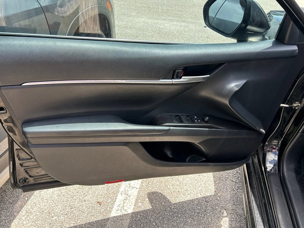 Used 2022 Toyota Camry SE FWD image 9