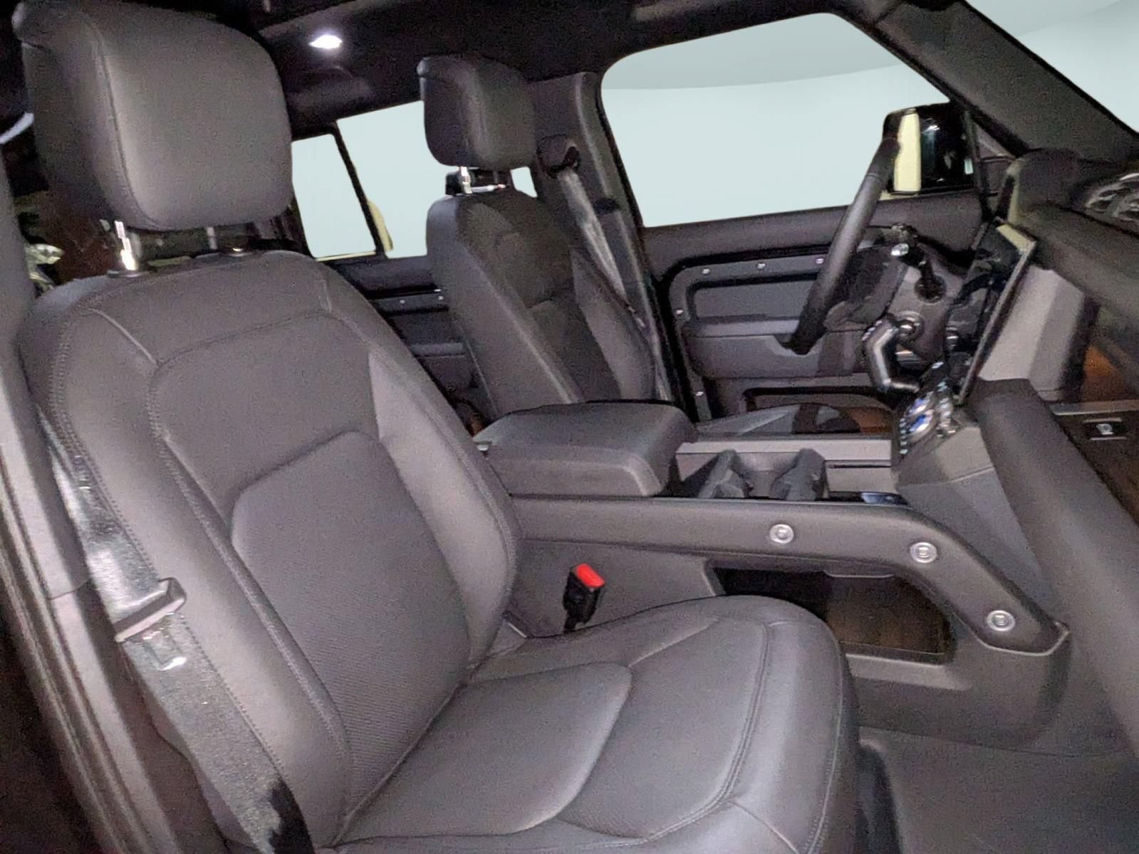 New 2026 Land Rover Defender 130 X-Dynamic SE AWD/4WD image 30