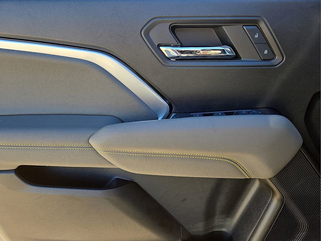 Used 2024 Chevrolet Colorado ZR2 w/ Technology Package image 20