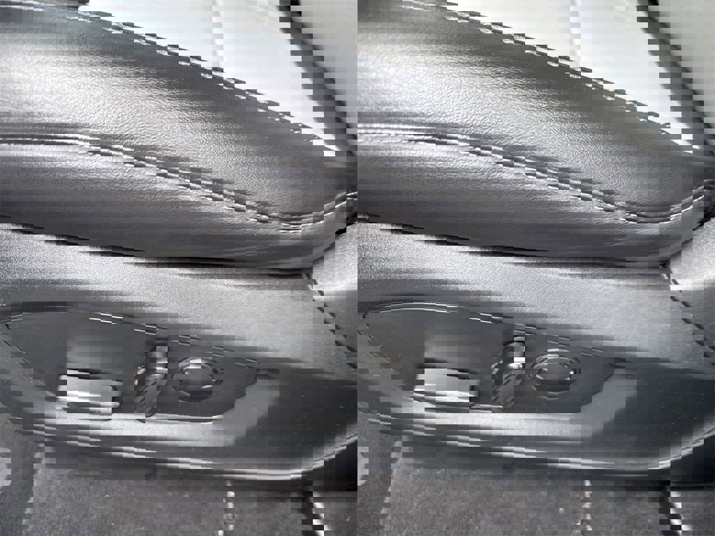 Used 2022 Ford Explorer XLT w/ Equipment Group 202A image 17