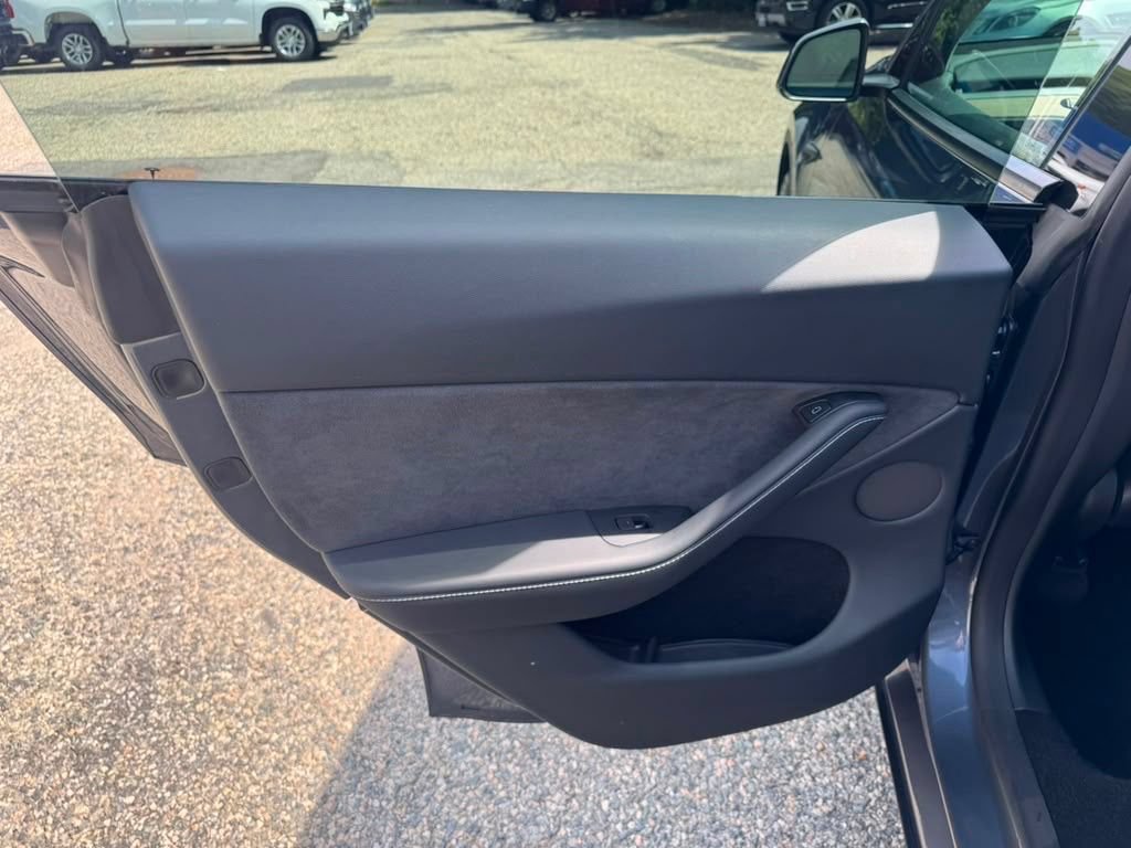 Used 2023 Tesla Model Y Long Range AWD/4WD image 17