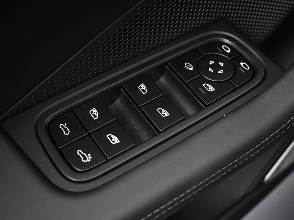 New 2026 Porsche Macan Turbo Electric image 19