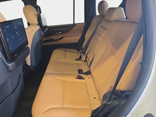 Used 2026 Lexus LX 600 4WD w/ Accessory Package (2T) image 18